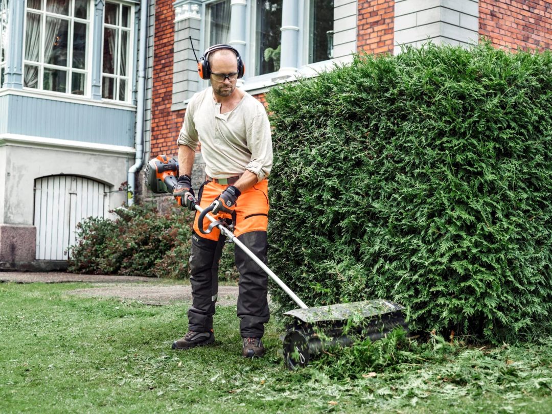 ZenVora 28cc 2-Cycle 20-Inch Straight-Shaft Gas String Trimmer with Attachment and Edger Capability