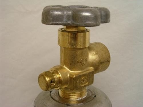 ZenVora 80 Cu. Ft. Welding Gas Cylinder, 75% Argon / 25% CO₂, CGA 580