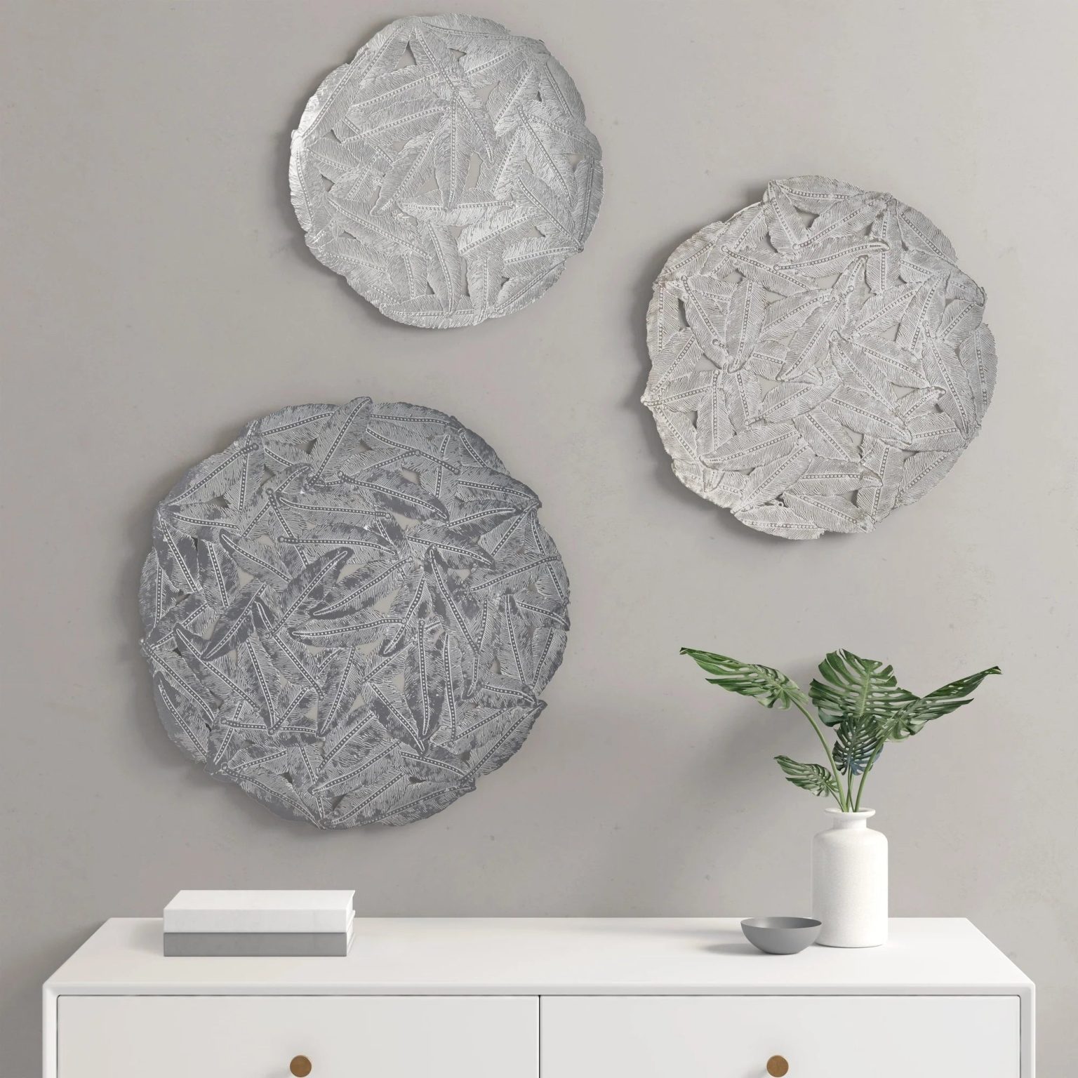 ZenVora Textured Feather 3-Piece Metal Disc Wall Decor Set, Decorative Wall Art for Home
