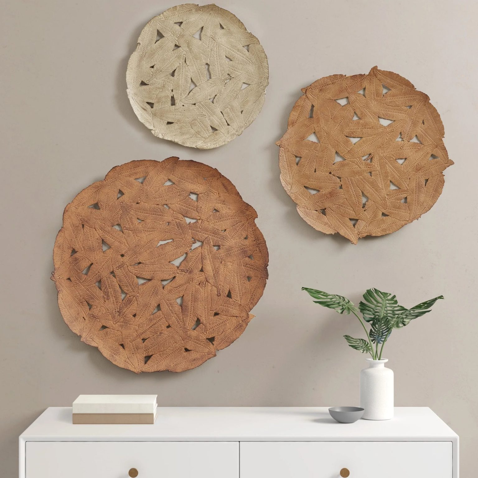 ZenVora Textured Feather 3-Piece Metal Disc Wall Decor Set, Decorative Wall Art for Home